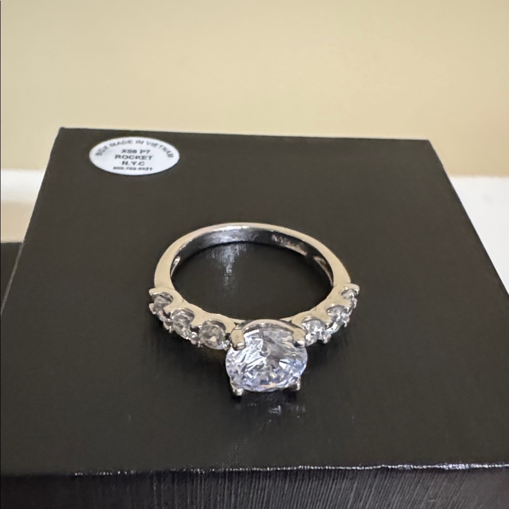 💍Swarovski Platinum-plated Sterling Silver Round Cut Ring